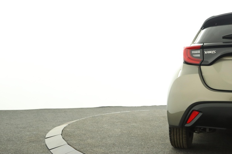 Toyota Yaris - 1.5 Hybrid 115 First Edition 40