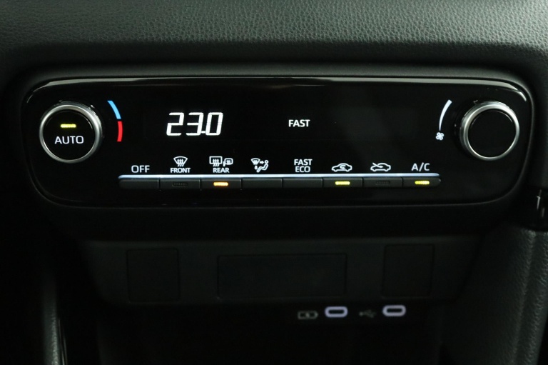 Toyota Yaris - 1.5 Hybrid 115 First Edition 7