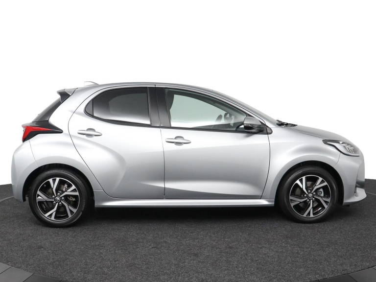 Toyota Yaris - 1.5 Hybrid 115 First Edition 12