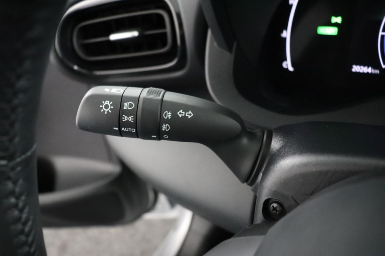 Toyota Yaris - 1.5 Hybrid 115 First Edition 29