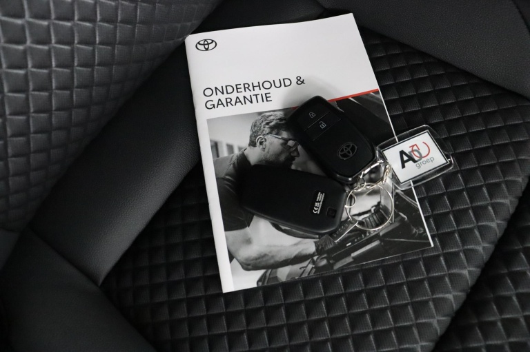 Toyota Yaris - 1.5 Hybrid Executive 11