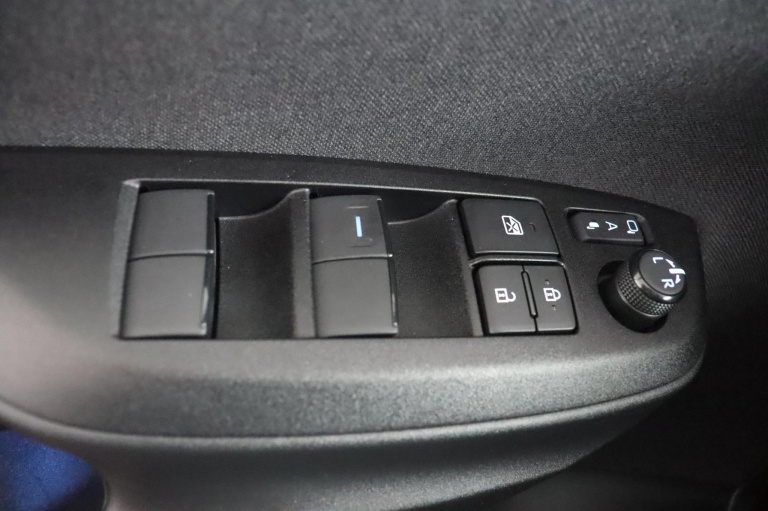 Toyota Yaris - 1.5 Hybrid Executive 29