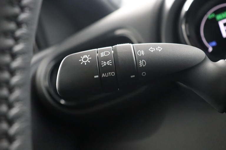 Toyota Yaris - 1.5 Hybrid Executive 31