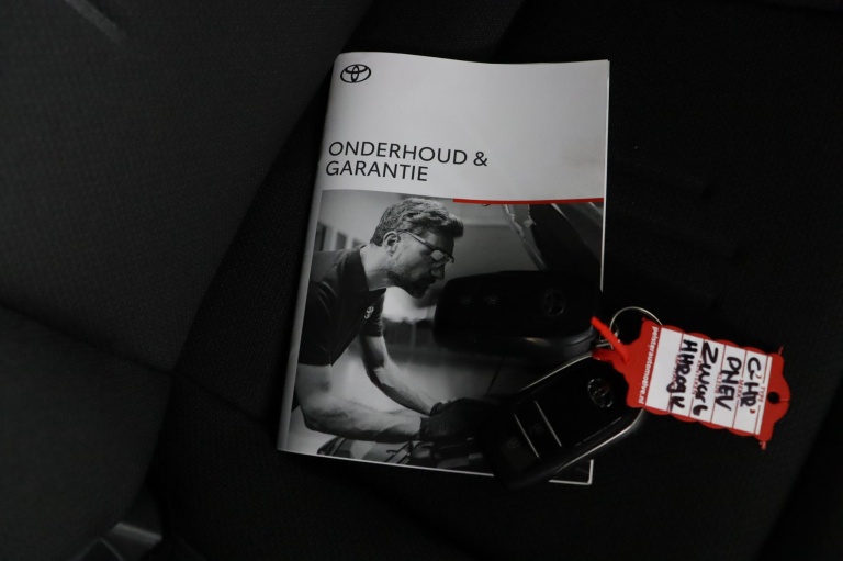 Toyota C-HR - 2.0 Plug-in Hybrid 220 Dynamic 11