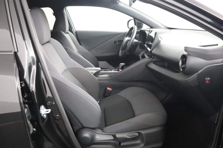 Toyota C-HR - 2.0 Plug-in Hybrid 220 Dynamic 22