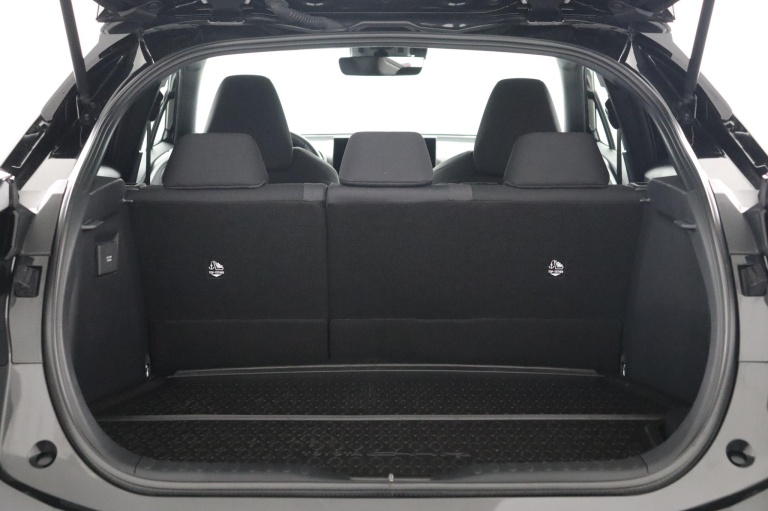 Toyota C-HR - 2.0 Plug-in Hybrid 220 Dynamic 24