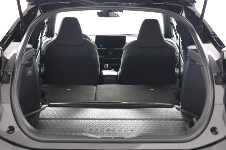 Toyota C-HR - 2.0 Plug-in Hybrid 220 Dynamic 26