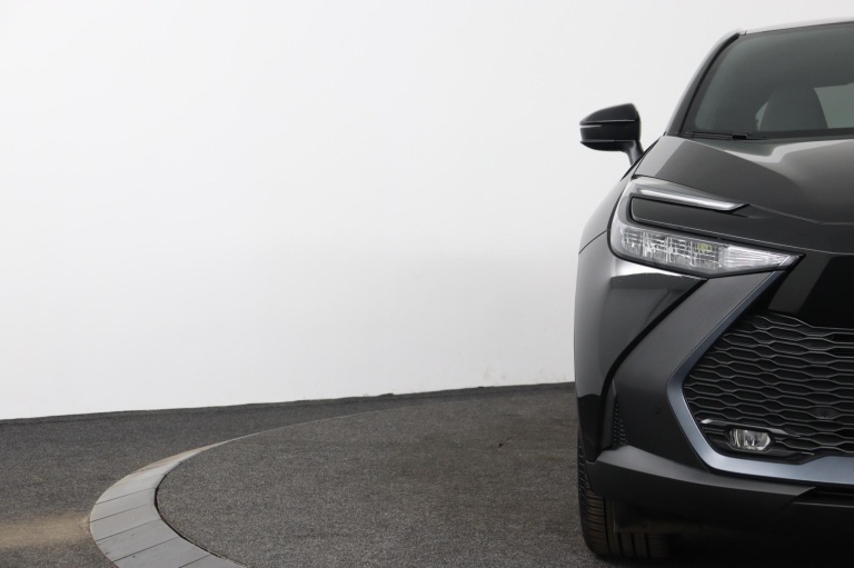 Toyota C-HR - 2.0 Plug-in Hybrid 220 Dynamic 36