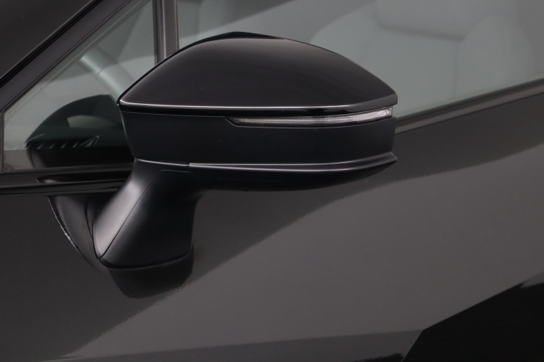 Toyota C-HR - 2.0 Plug-in Hybrid 220 Dynamic 37