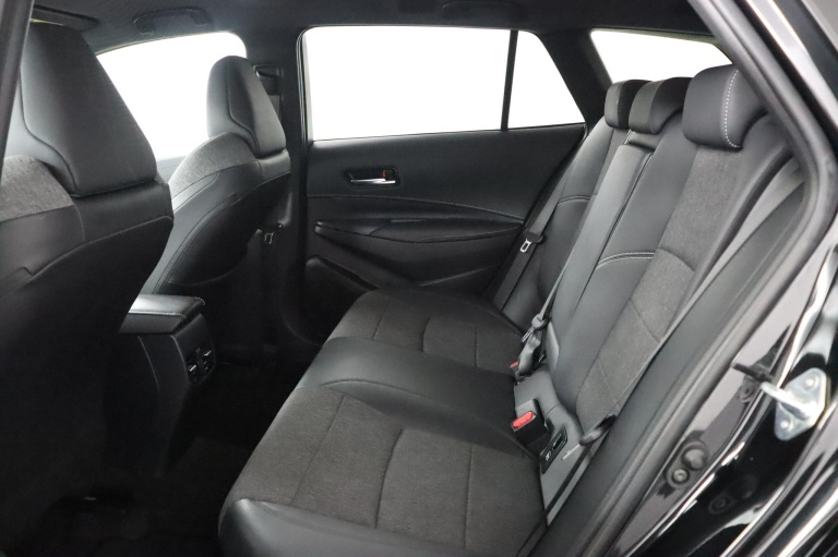 Toyota Corolla Touring Sports - 1.8 Hybrid TeamNL 17