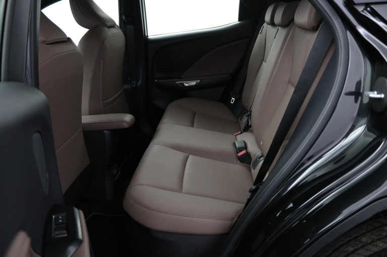 Lexus LBX - Elegant 2WD 17