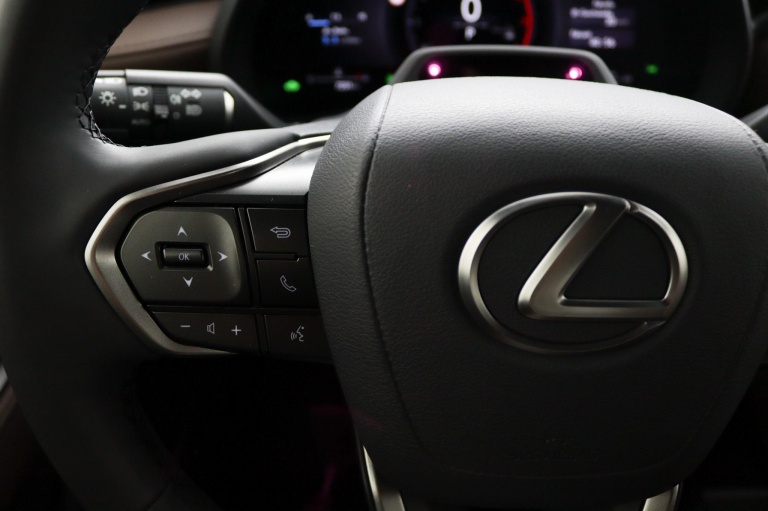 Lexus LBX - Elegant 2WD 18