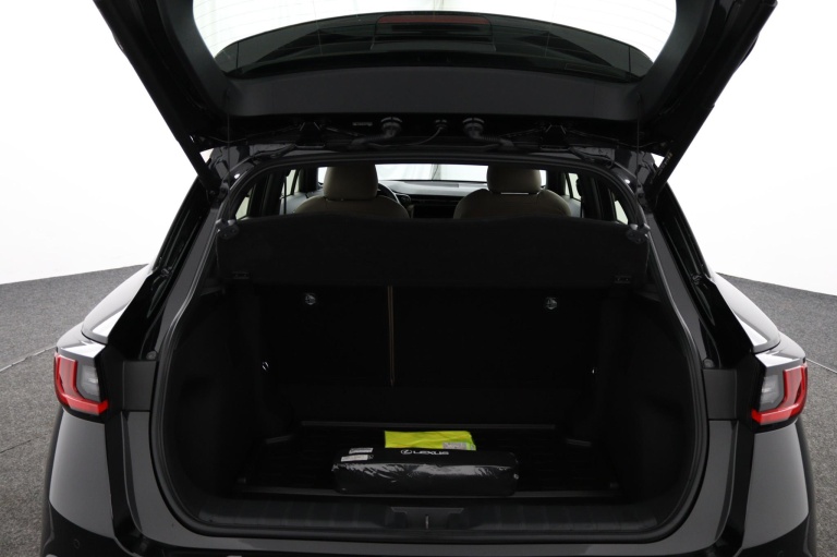 Lexus LBX - Elegant 2WD 22