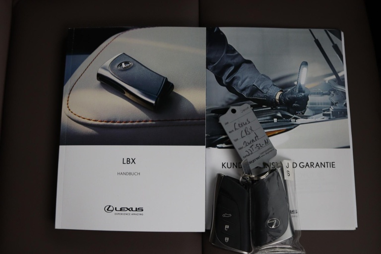 Lexus LBX - Elegant 2WD 9