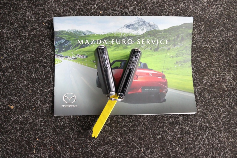 Mazda 3 - 2.0 e-SkyActiv-X M Hybrid 180 8