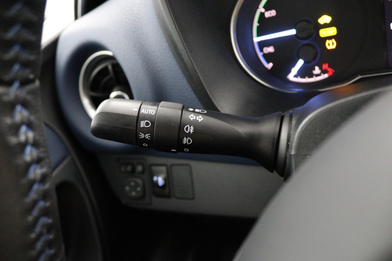 Toyota Yaris - 1.5 Hybrid Bi-Tone 30