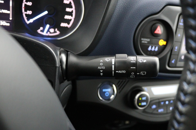 Toyota Yaris - 1.5 Hybrid Bi-Tone 31