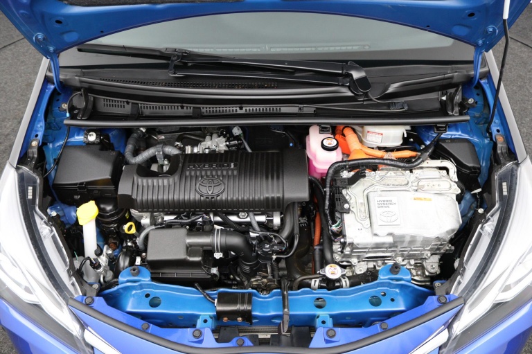 Toyota Yaris - 1.5 Hybrid Bi-Tone 34