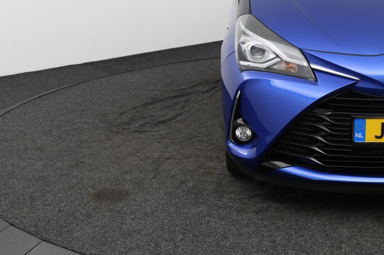 Toyota Yaris - 1.5 Hybrid Bi-Tone 35