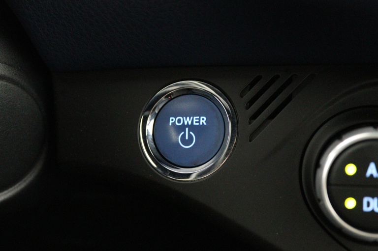 Toyota Yaris - 1.5 Hybrid Bi-Tone 39