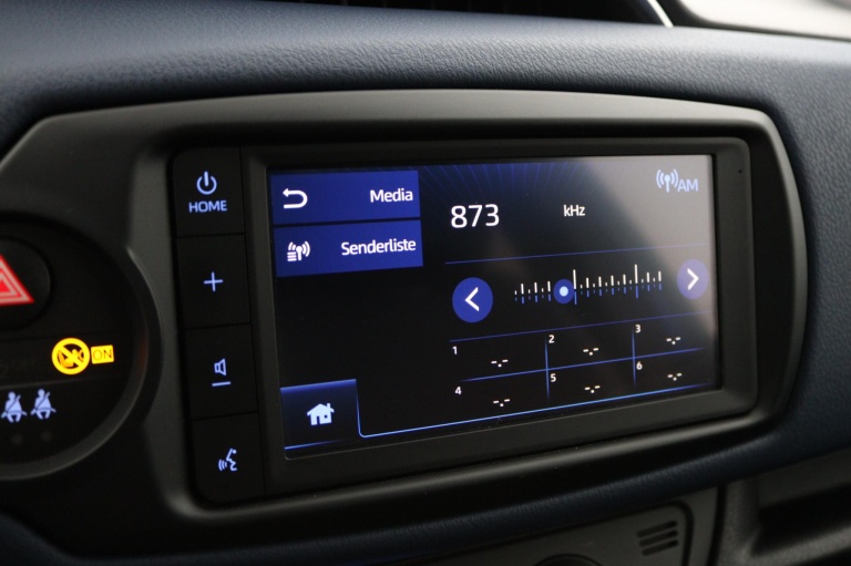 Toyota Yaris - 1.5 Hybrid Bi-Tone 42