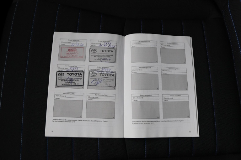 Toyota Yaris - 1.5 Hybrid Bi-Tone 45