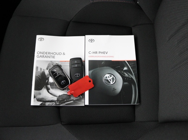 Toyota C-HR - 2.0 Plug-in Hybrid 220 Dynamic