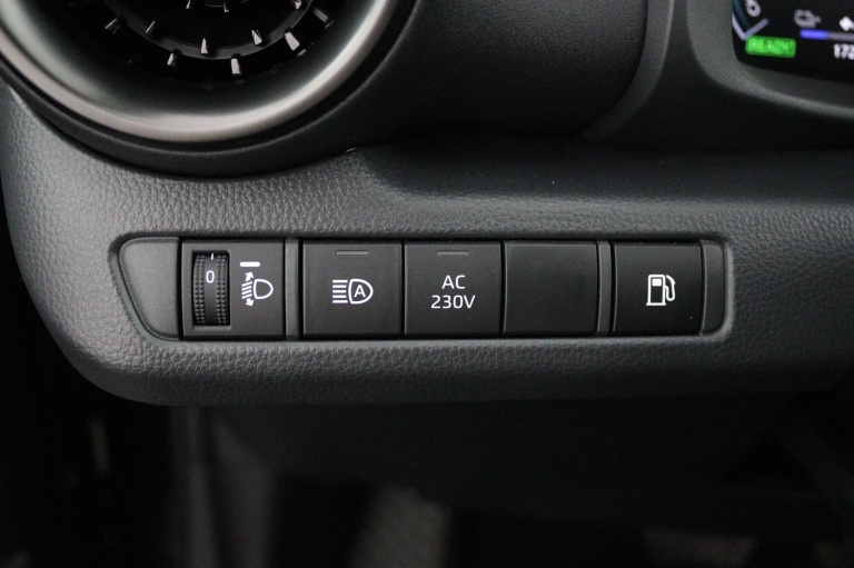 Toyota C-HR - 2.0 Plug-in Hybrid 220 Dynamic 30