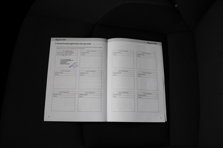 Toyota C-HR - 2.0 Plug-in Hybrid 220 Dynamic 48