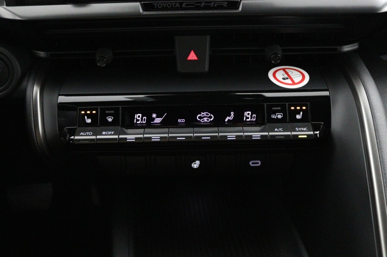 Toyota C-HR - 2.0 Plug-in Hybrid 220 Dynamic 7