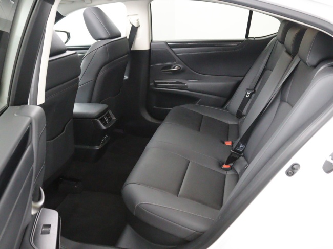 Lexus ES - 300h Preference Line Business