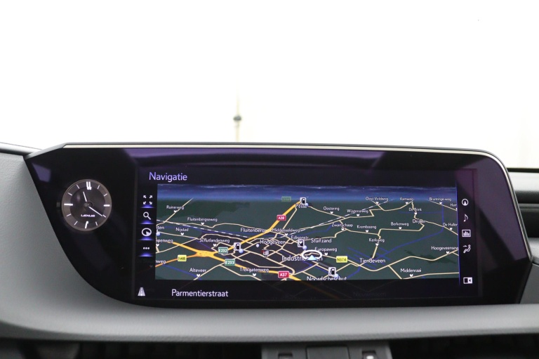 Lexus ES - 300h Preference Line Business 24