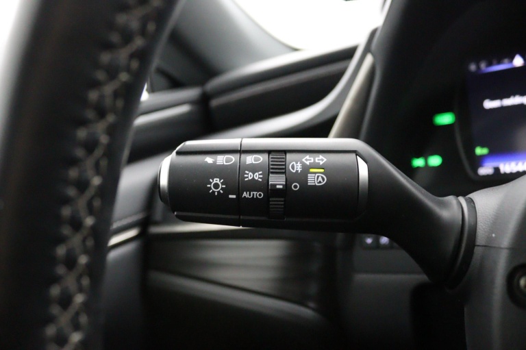 Lexus ES - 300h Preference Line Business 26