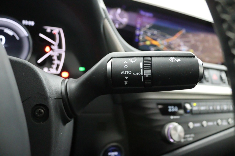 Lexus ES - 300h Preference Line Business 27