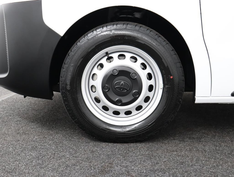 Toyota PROACE Worker - 2.0 D-4D L1 Challenger 15