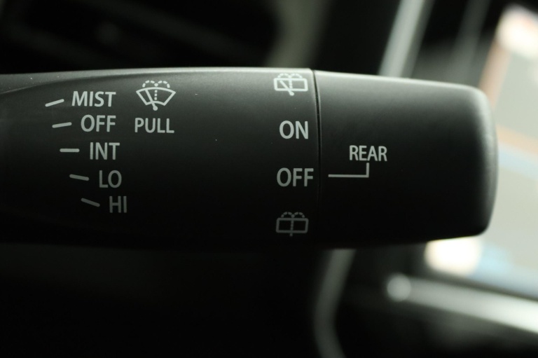 Suzuki Ignis - 1.2 Smart Hybrid Style 32