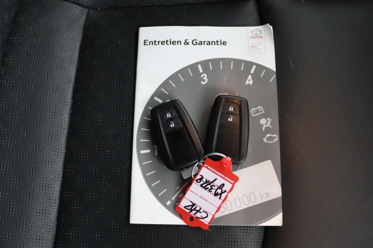 Toyota C-HR - 1.8 Hybrid Bi-Tone 16