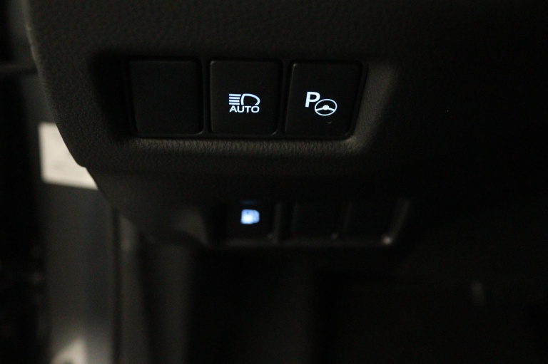 Toyota C-HR - 1.8 Hybrid Bi-Tone 30