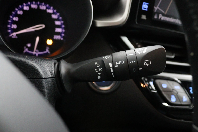 Toyota C-HR - 1.8 Hybrid Bi-Tone 32