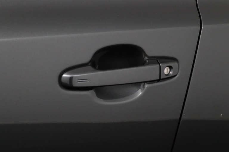 Toyota C-HR - 1.8 Hybrid Bi-Tone 36