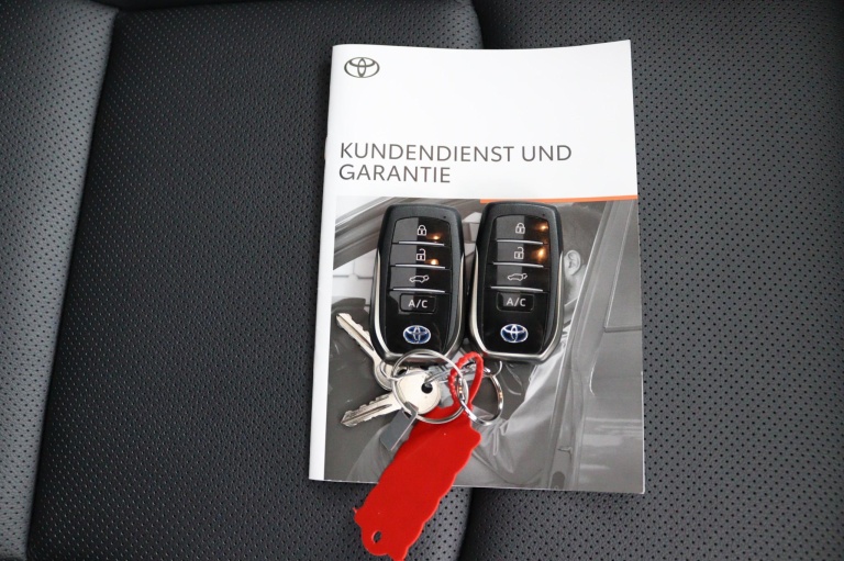 Toyota RAV4 - 2.5 Plug-in Hybrid AWD Bi-Tone Plus 17