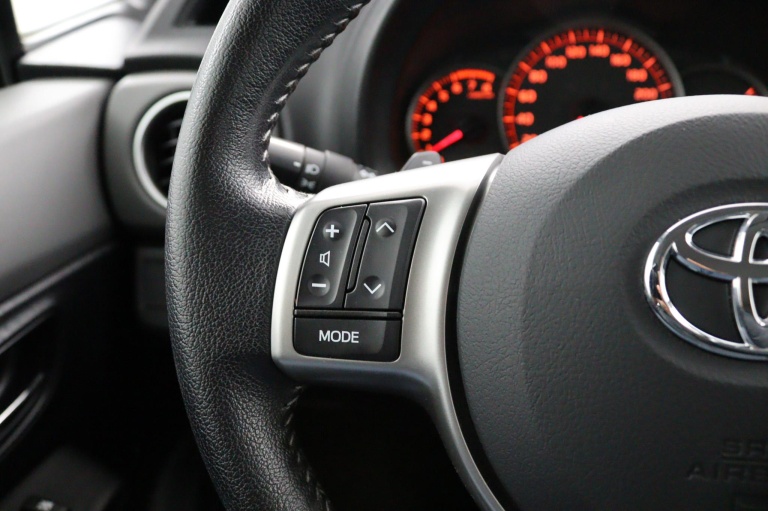 Toyota Yaris - 1.3 VVT-i Aspiration 21