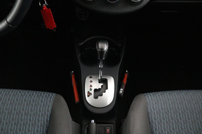 Toyota Yaris - 1.3 VVT-i Aspiration 29