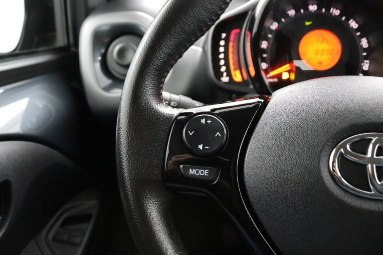 Toyota Aygo - 1.0 VVT-i x-play limited 18