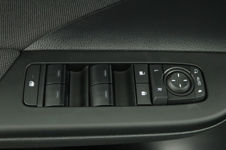 Toyota C-HR - 1.8 Hybrid 140 Dynamic 29