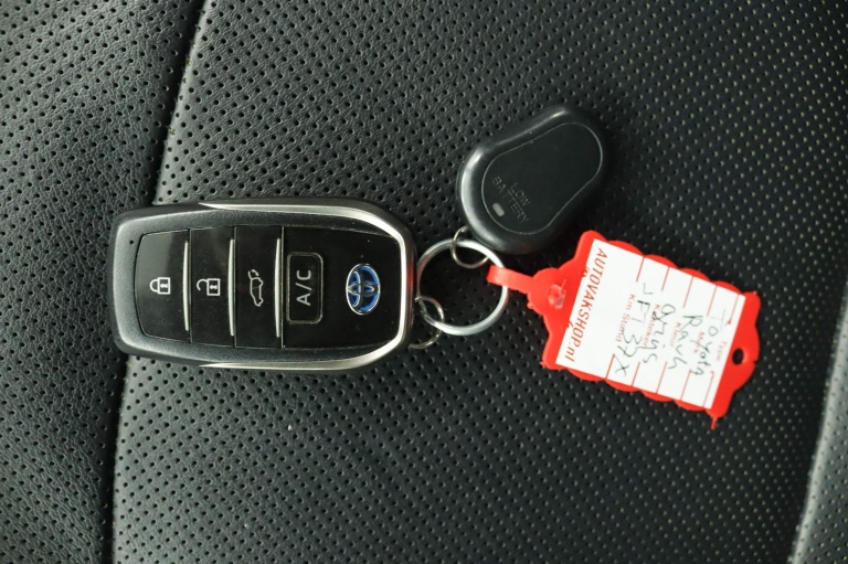 Toyota RAV4 - 2.5 Plug-in Hybrid AWD Bi-Tone Plus 11