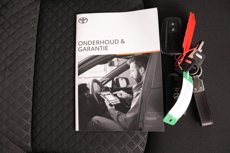 Toyota C-HR - 1.8 Hybrid Dynamic 11