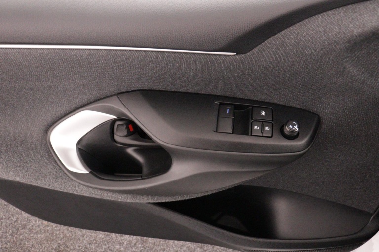 Toyota Yaris - 1.5 Hybrid Active 29