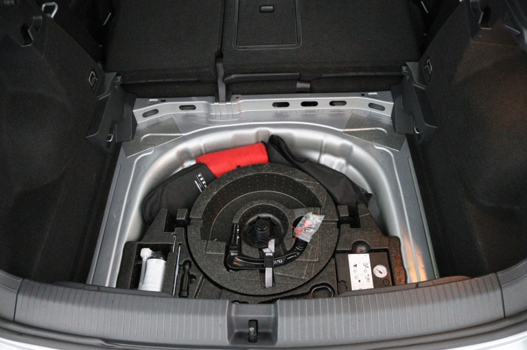 Volkswagen T-Roc - 1.5 TSI R-Line Business+ 38