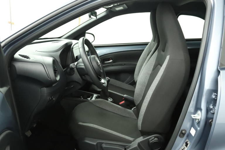 Toyota Aygo X - 1.0 VVT-i MT Play 17